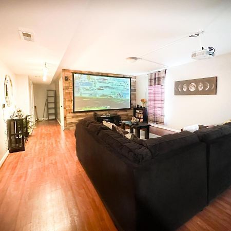 Appartamento Cute 2-Brm Walkout Apt With Pool Table And Theater Lexington Esterno foto