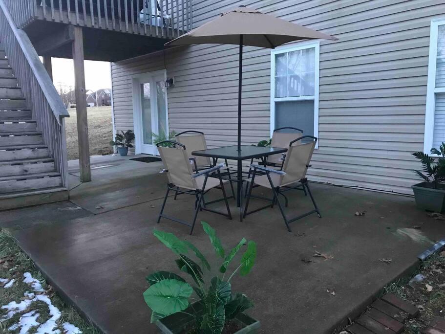 Appartamento Cute 2-Brm Walkout Apt With Pool Table And Theater Lexington Esterno foto
