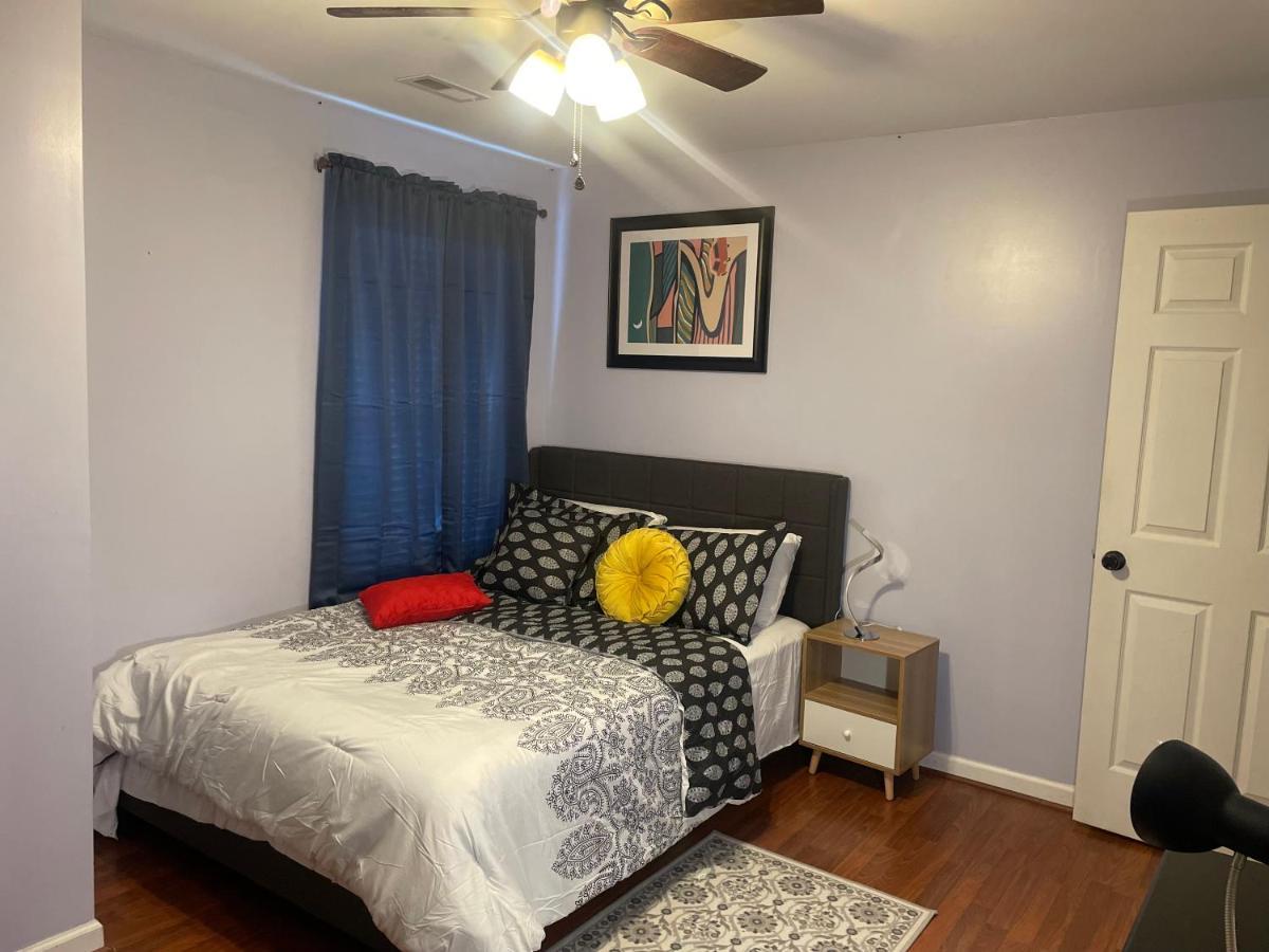 Appartamento Cute 2-Brm Walkout Apt With Pool Table And Theater Lexington Esterno foto