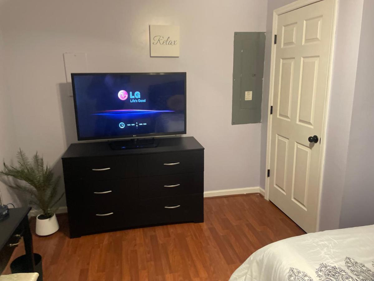 Appartamento Cute 2-Brm Walkout Apt With Pool Table And Theater Lexington Esterno foto