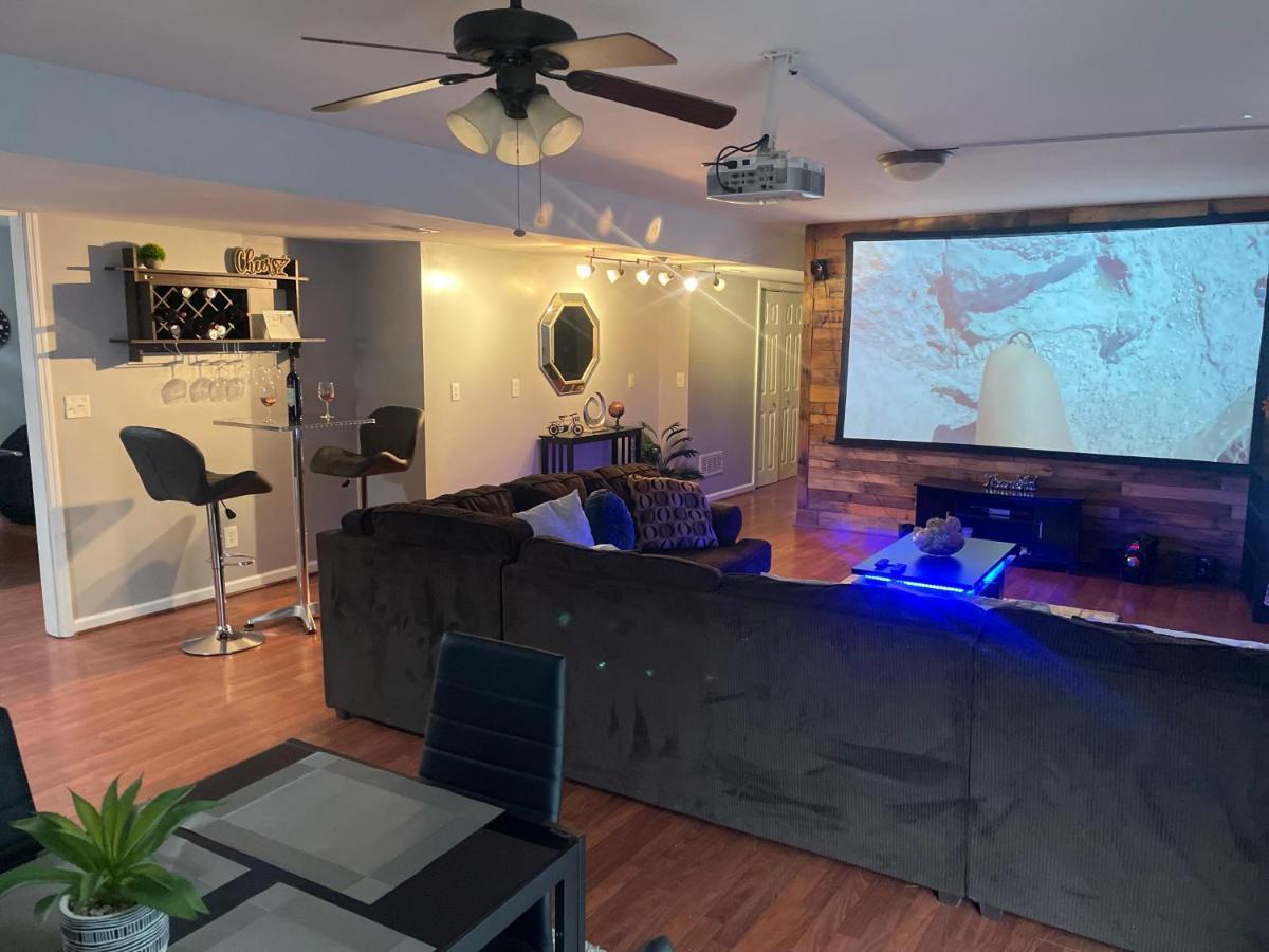 Appartamento Cute 2-Brm Walkout Apt With Pool Table And Theater Lexington Esterno foto