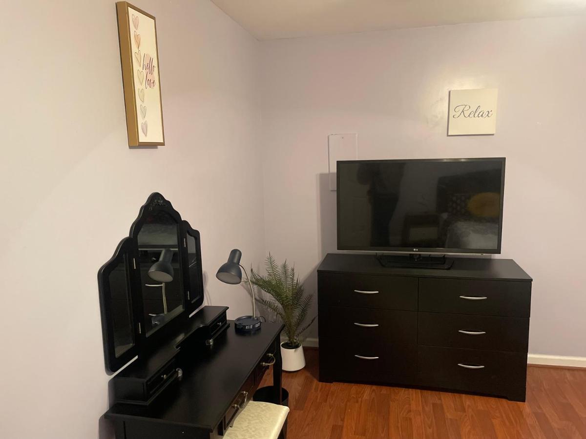 Appartamento Cute 2-Brm Walkout Apt With Pool Table And Theater Lexington Esterno foto