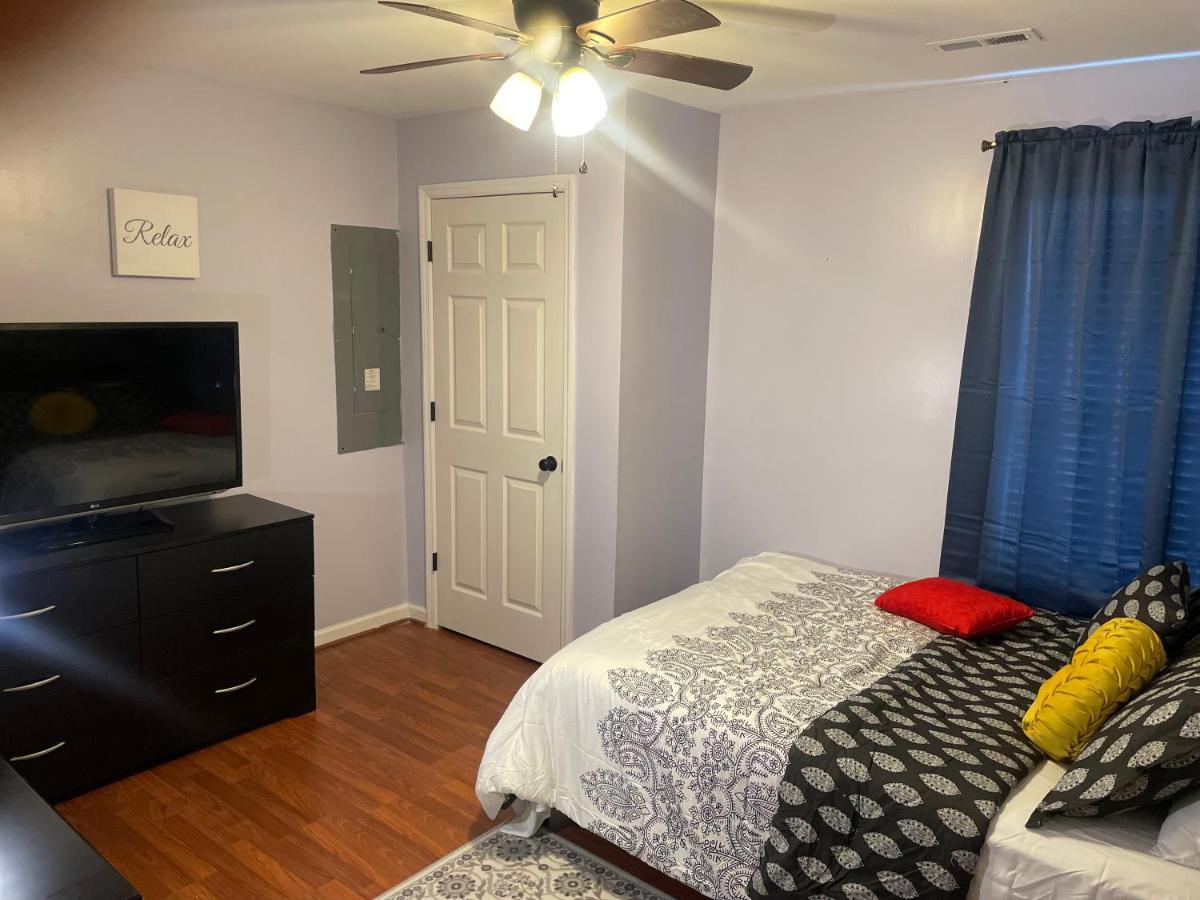 Appartamento Cute 2-Brm Walkout Apt With Pool Table And Theater Lexington Esterno foto