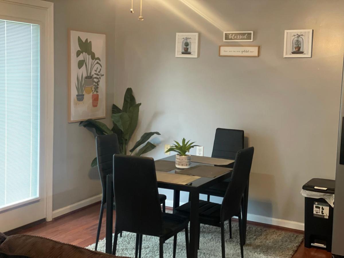Appartamento Cute 2-Brm Walkout Apt With Pool Table And Theater Lexington Esterno foto