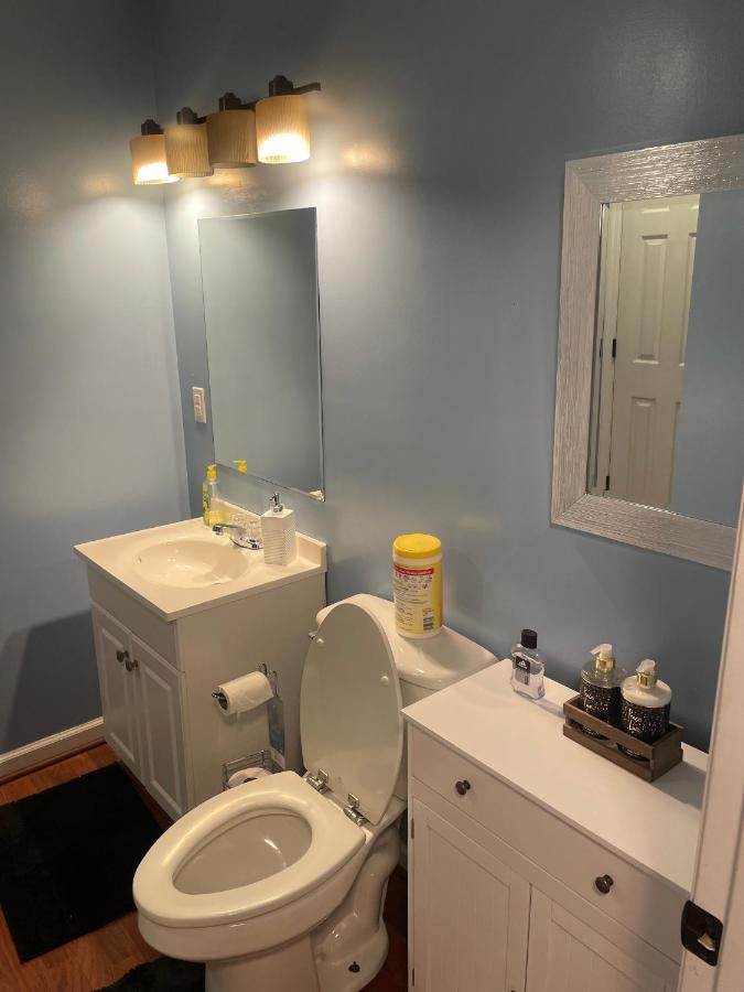 Appartamento Cute 2-Brm Walkout Apt With Pool Table And Theater Lexington Esterno foto