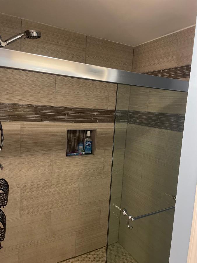 Appartamento Cute 2-Brm Walkout Apt With Pool Table And Theater Lexington Esterno foto