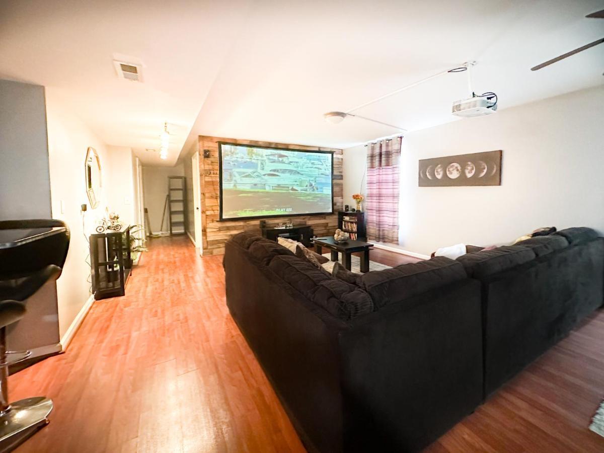 Appartamento Cute 2-Brm Walkout Apt With Pool Table And Theater Lexington Esterno foto