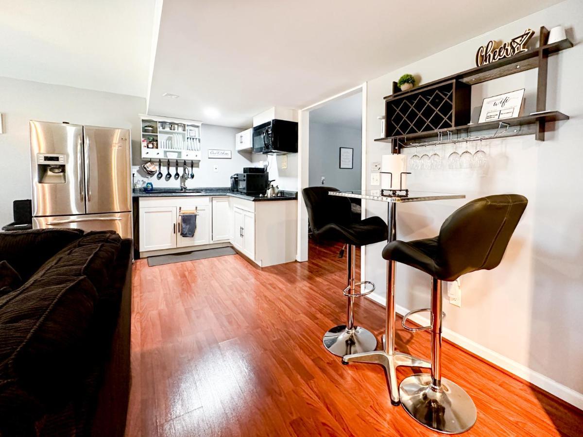 Appartamento Cute 2-Brm Walkout Apt With Pool Table And Theater Lexington Esterno foto