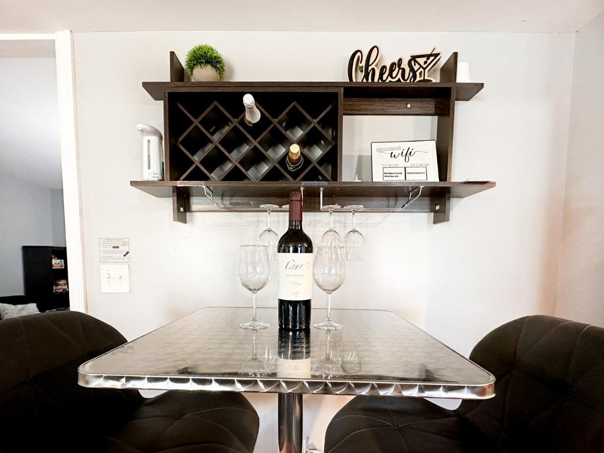 Appartamento Cute 2-Brm Walkout Apt With Pool Table And Theater Lexington Esterno foto