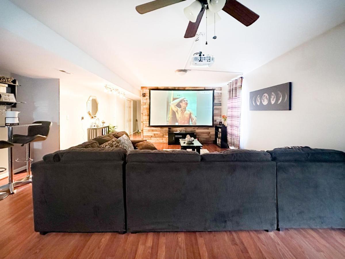 Appartamento Cute 2-Brm Walkout Apt With Pool Table And Theater Lexington Esterno foto