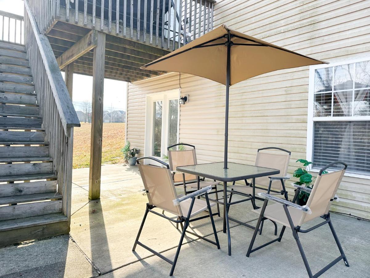 Appartamento Cute 2-Brm Walkout Apt With Pool Table And Theater Lexington Esterno foto