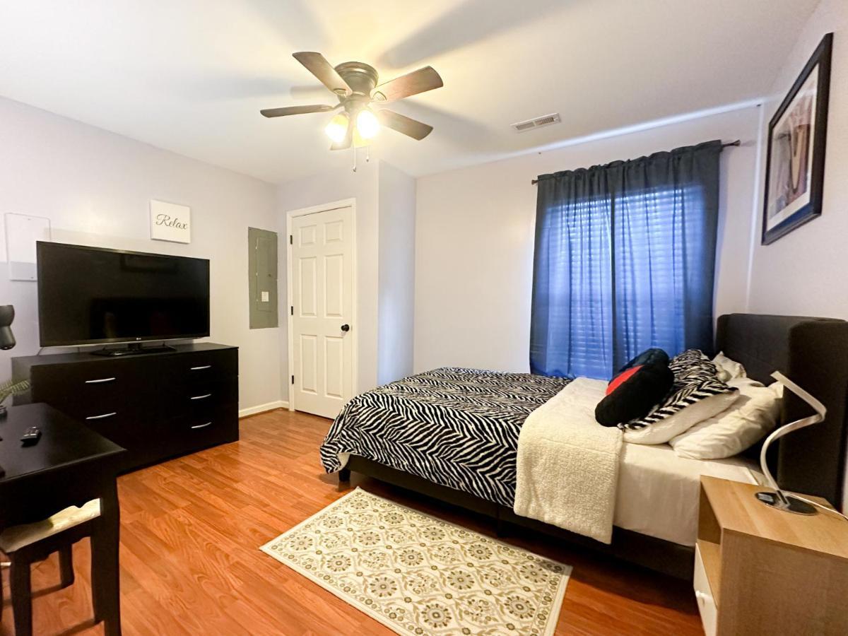 Appartamento Cute 2-Brm Walkout Apt With Pool Table And Theater Lexington Esterno foto