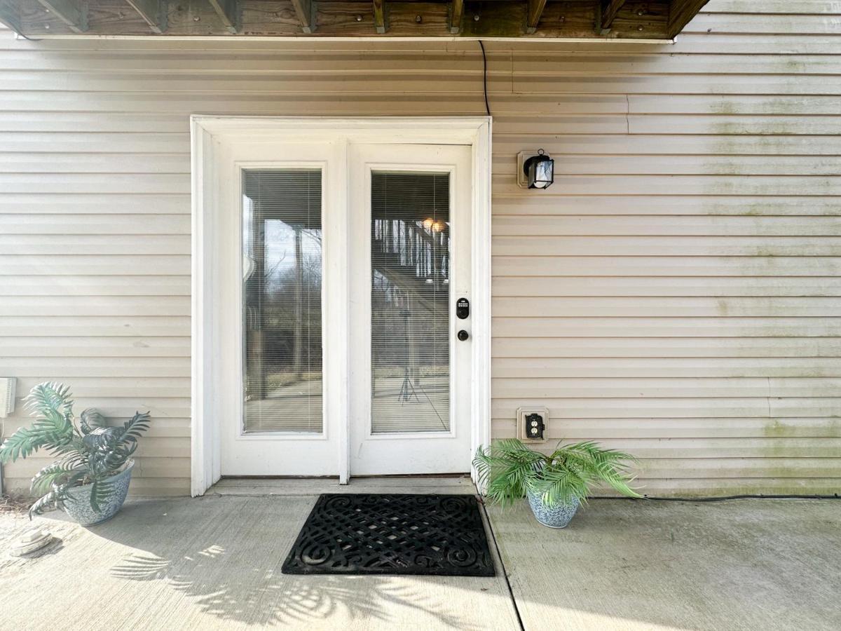 Appartamento Cute 2-Brm Walkout Apt With Pool Table And Theater Lexington Esterno foto
