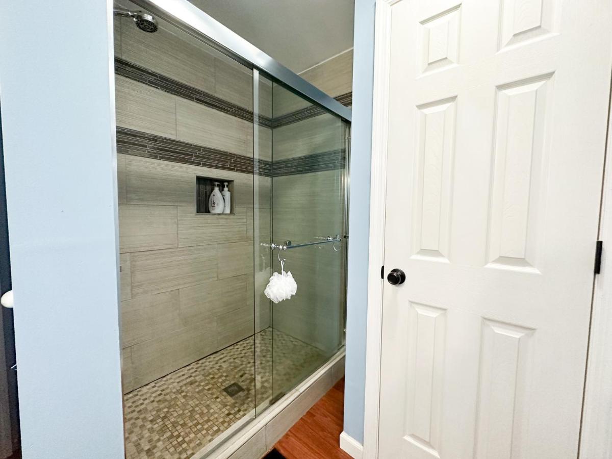 Appartamento Cute 2-Brm Walkout Apt With Pool Table And Theater Lexington Esterno foto