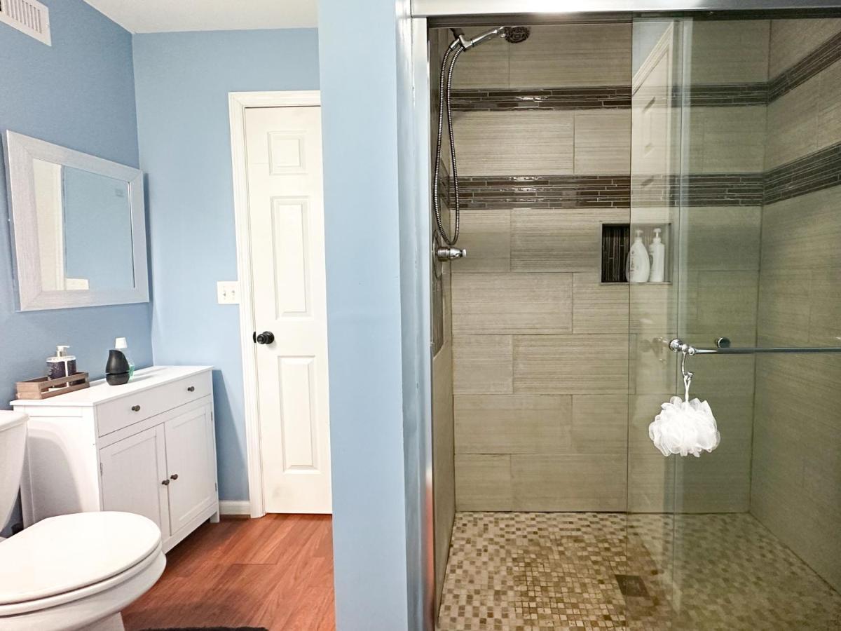 Appartamento Cute 2-Brm Walkout Apt With Pool Table And Theater Lexington Esterno foto