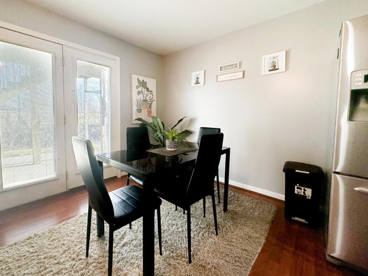 Appartamento Cute 2-Brm Walkout Apt With Pool Table And Theater Lexington Esterno foto
