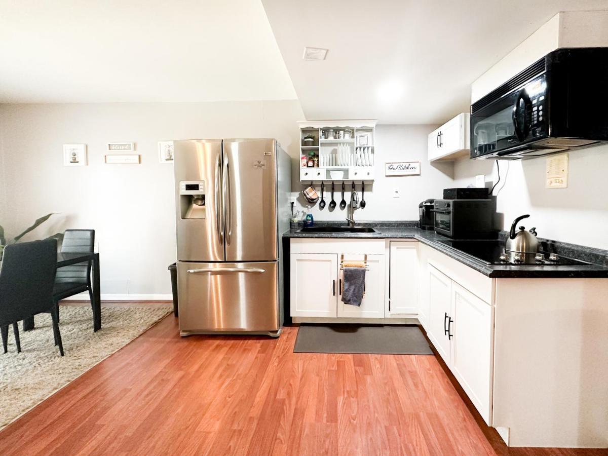 Appartamento Cute 2-Brm Walkout Apt With Pool Table And Theater Lexington Esterno foto