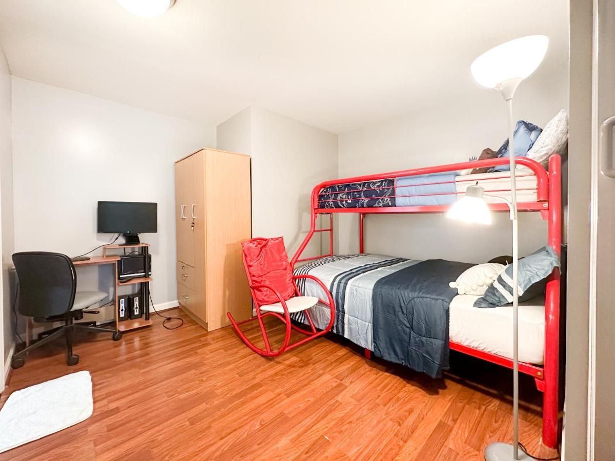 Appartamento Cute 2-Brm Walkout Apt With Pool Table And Theater Lexington Esterno foto